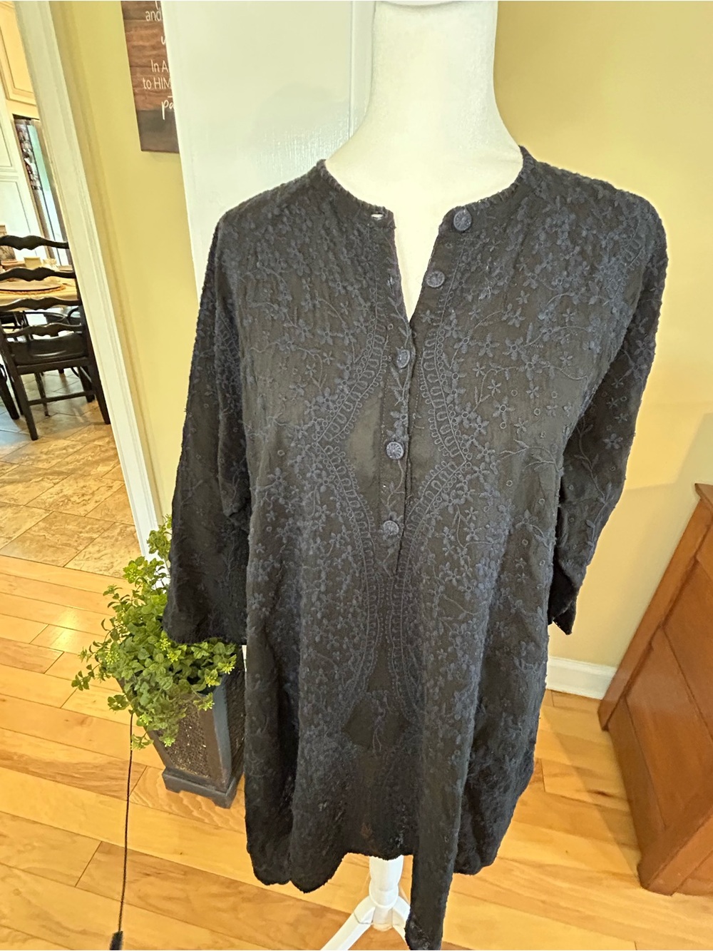 Johnny Was Navy Blue Floral Embroidered Henley Blouse Tunic Top Sz L - Picture 4 of 16